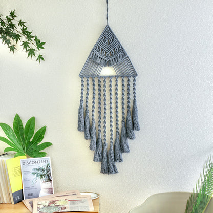 Decoración de Pared Artesanal – Atrapasueños Triangular con Borlas